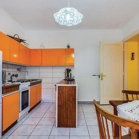 1 Bedroom Beautiful Apartment In 巴卡尔 外观 照片