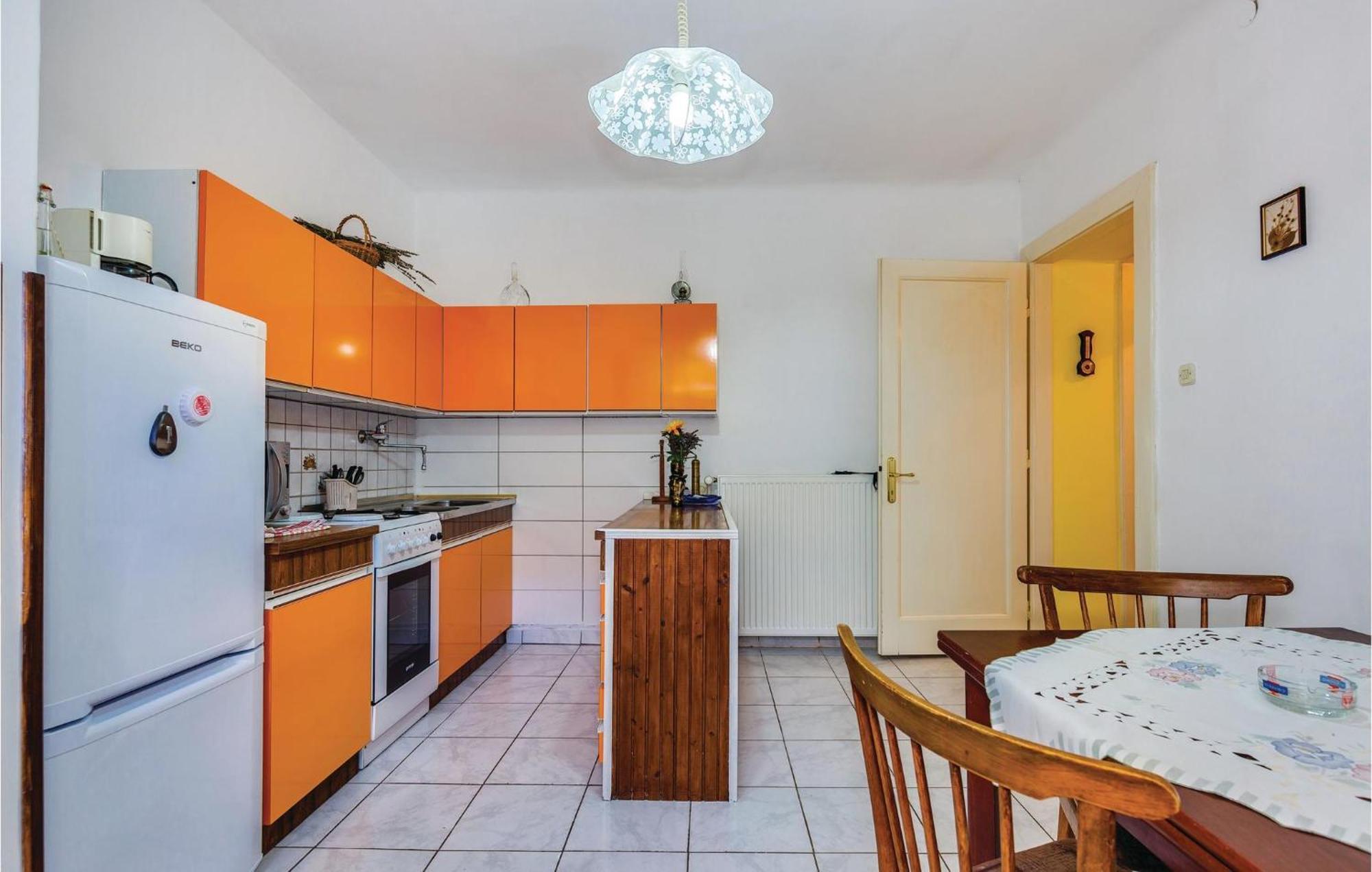 1 Bedroom Beautiful Apartment In 巴卡尔 外观 照片