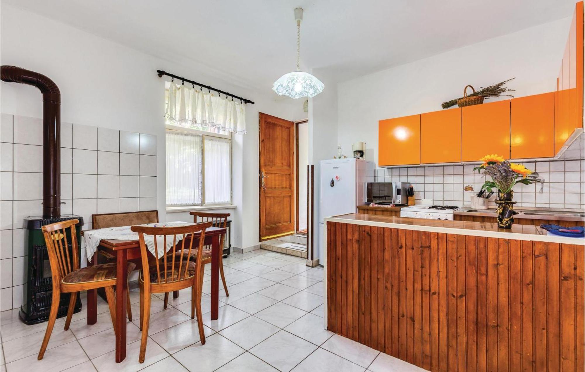 1 Bedroom Beautiful Apartment In 巴卡尔 外观 照片