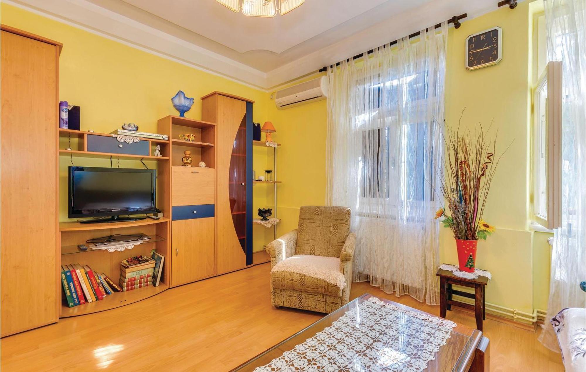 1 Bedroom Beautiful Apartment In 巴卡尔 外观 照片