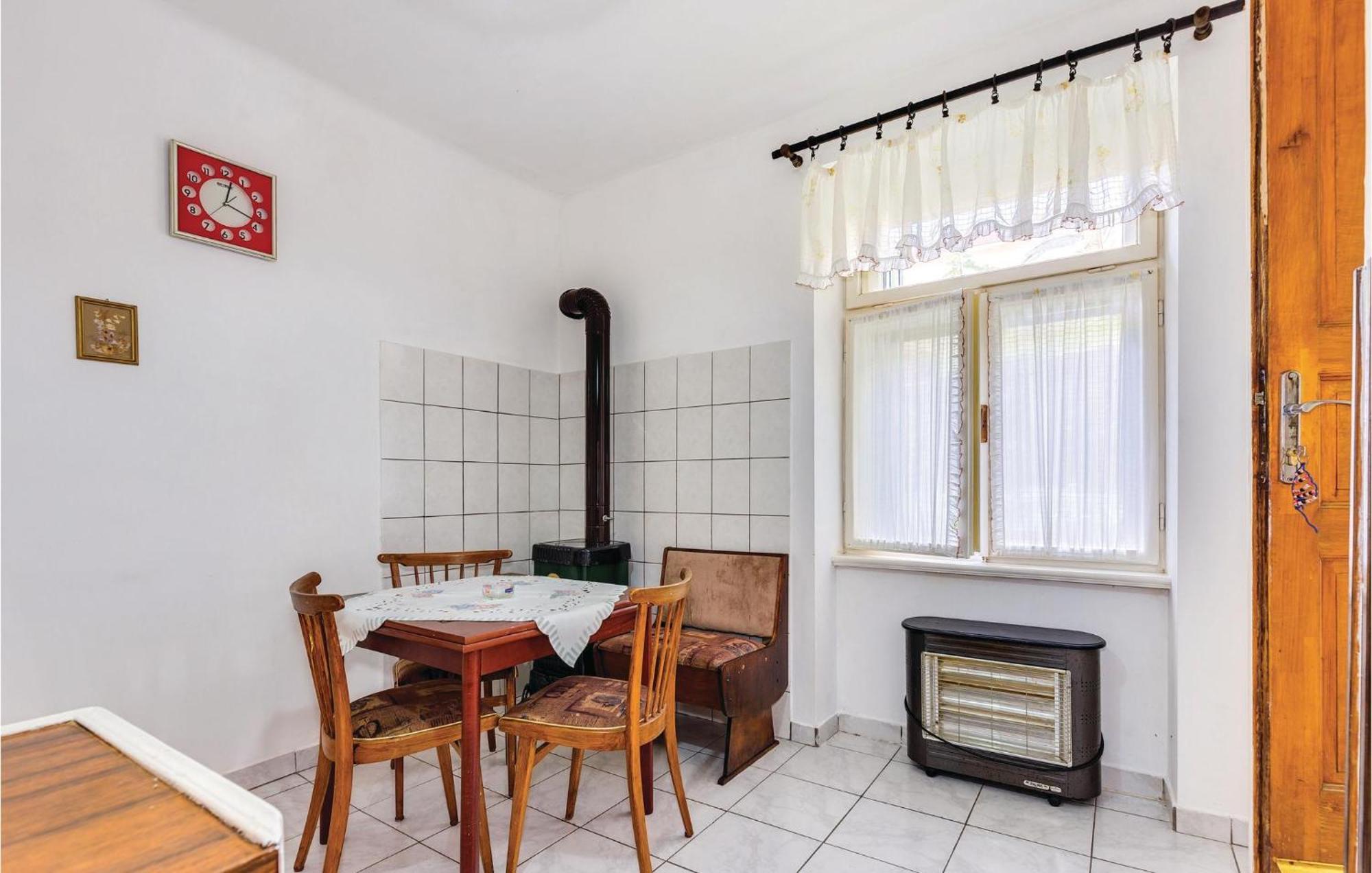 1 Bedroom Beautiful Apartment In 巴卡尔 外观 照片